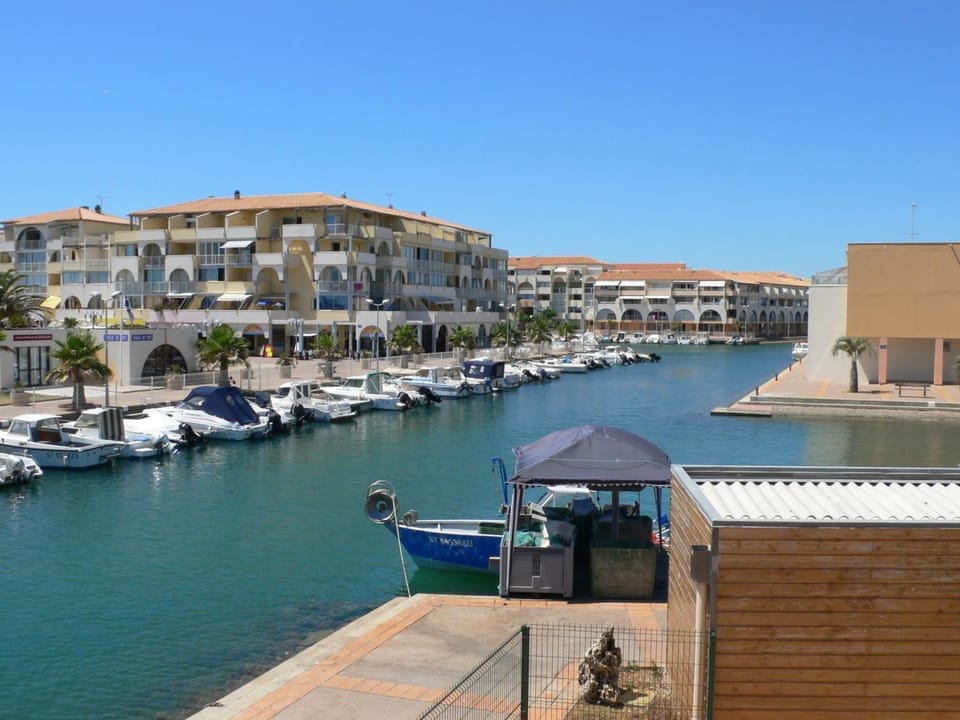 Studio Cabine à Sète: Véranda, Parking, Ascenseur, Plage à 300m - FR-1-338-44 Cabin in Occitanie