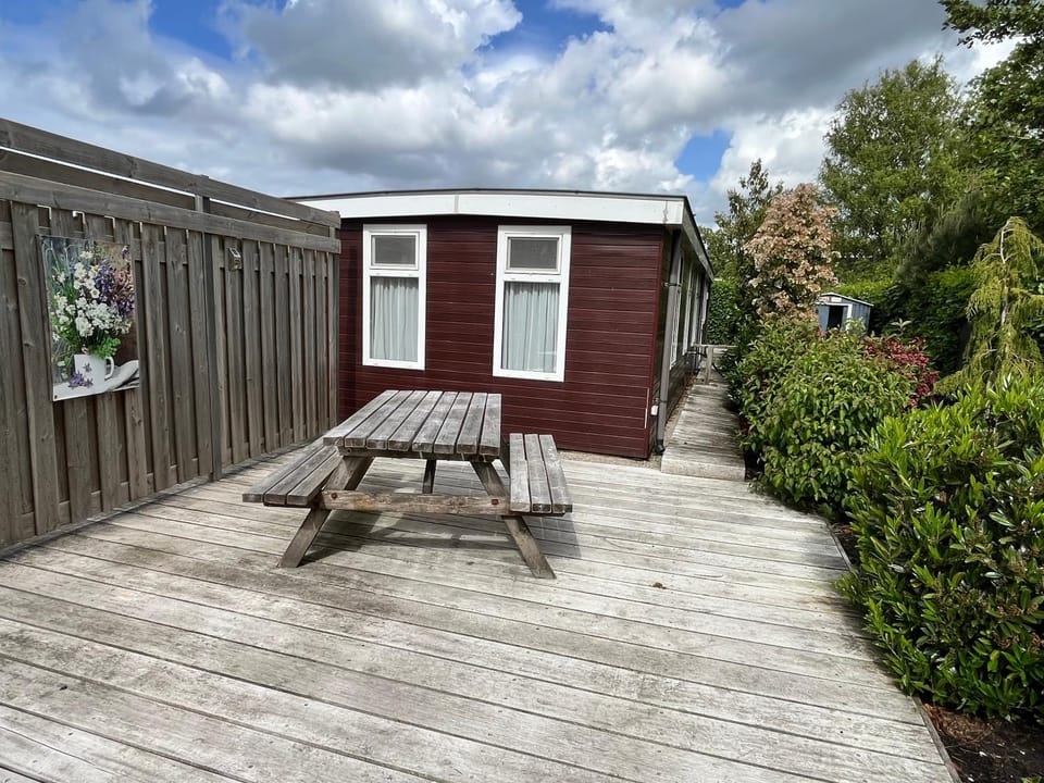 Houseboat Linquenda House in South Holland (province)