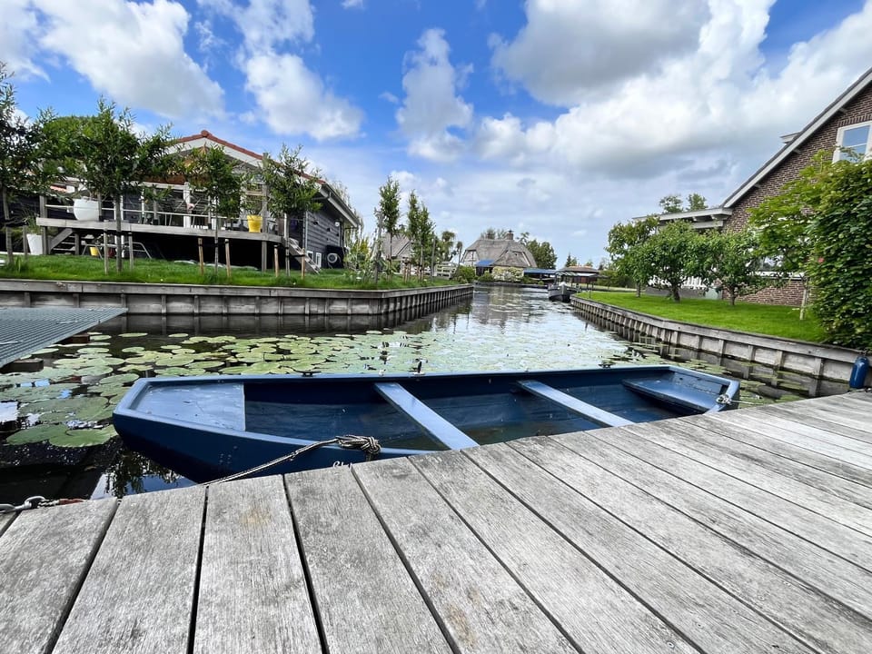 Houseboat Linquenda House in South Holland (province)