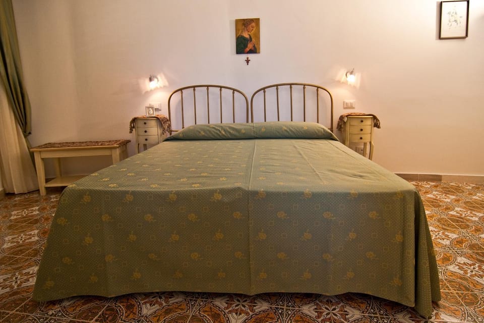 Bed, Decorative detail
