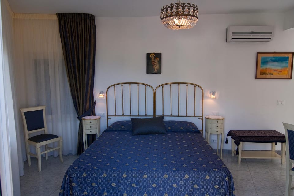Bed, Decorative detail