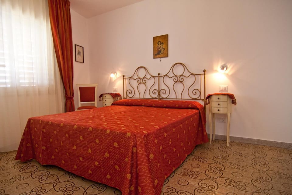Bed, Decorative detail