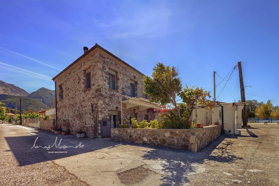 Property building, Facade/entrance, Spring, Day, Property logo or sign, Natural landscape, Landmark view, Mountain view, Street view