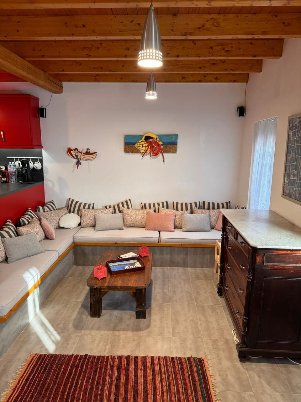 Bed, Kitchen or kitchenette, Living room, Seating area