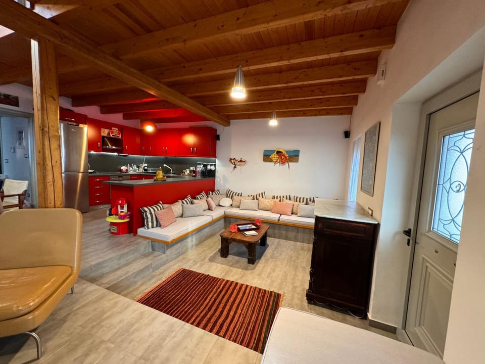 Bed, Kitchen or kitchenette, Living room, Photo of the whole room, Seating area, Dining area
