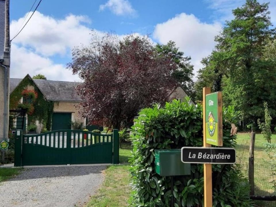 Charmante maison de campagne près de Tours avec jardin et vélos - FR-1-381-97 House in Centre-Val de Loire