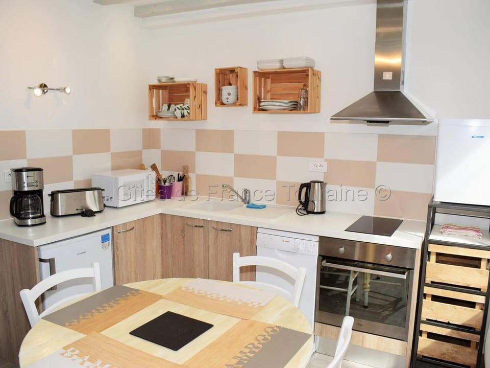 Gîte au Cœur du Val de Loire avec WIFI et Animaux Acceptés - FR-1-381-154 House in Centre-Val de Loire