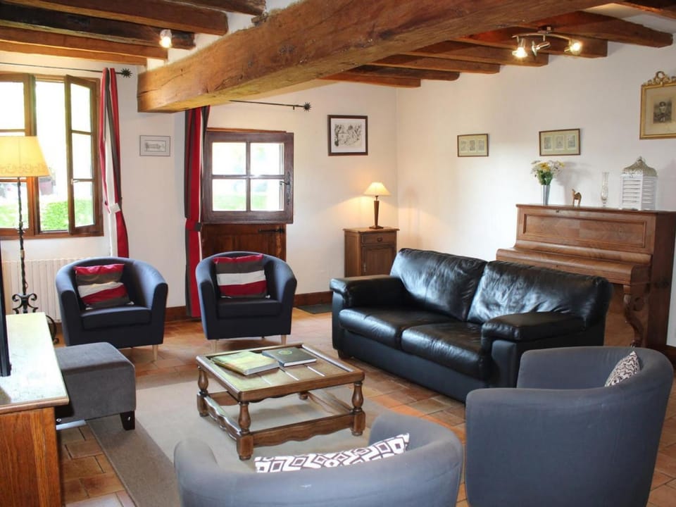Gîte 18e avec piscine, jardin et équipements inclus, près des Châteaux de la Loire - FR-1-381-212 House in Centre-Val de Loire