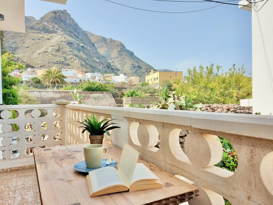 View (from property/room), Balcony/Terrace, Mountain view