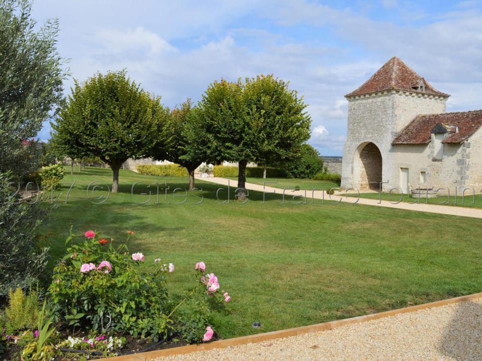 Charmante maison de campagne dans une ferme rénovée - FR-1-381-262 House in Centre-Val de Loire