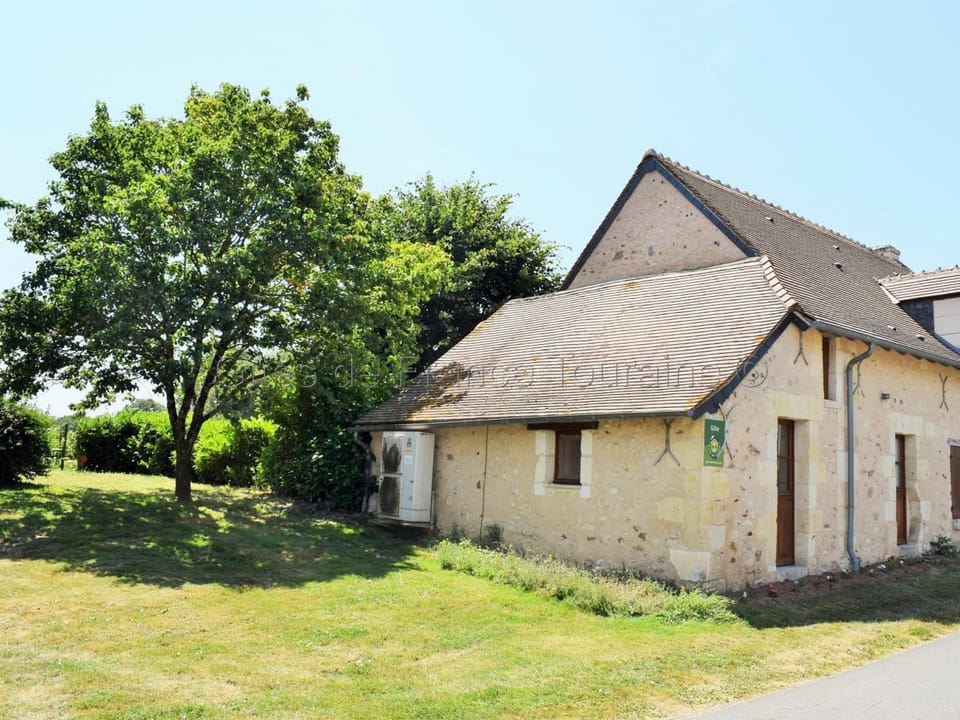 Gîte de charme en Touraine du Sud, jardin clos, 3 chambres - FR-1-381-321 House in Centre-Val de Loire