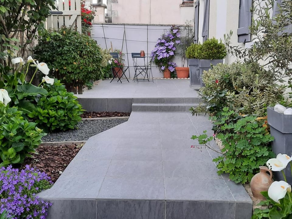 Gîte Moderne 10 Pers. en Touraine avec Jardin, WiFi, Près de la Vienne et Vignobles de Chinon - FR-1-381-395 House in Centre-Val de Loire