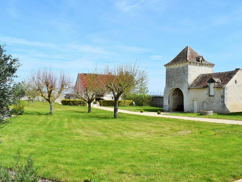 Maison en campagne avec cheminée et animaux acceptés - FR-1-381-440 House in Centre-Val de Loire