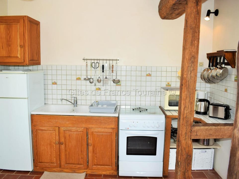 Maison en campagne avec cheminée et animaux acceptés - FR-1-381-440 House in Centre-Val de Loire
