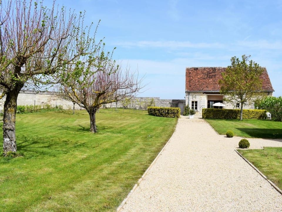 Maison en campagne avec cheminée et animaux acceptés - FR-1-381-440 House in Centre-Val de Loire