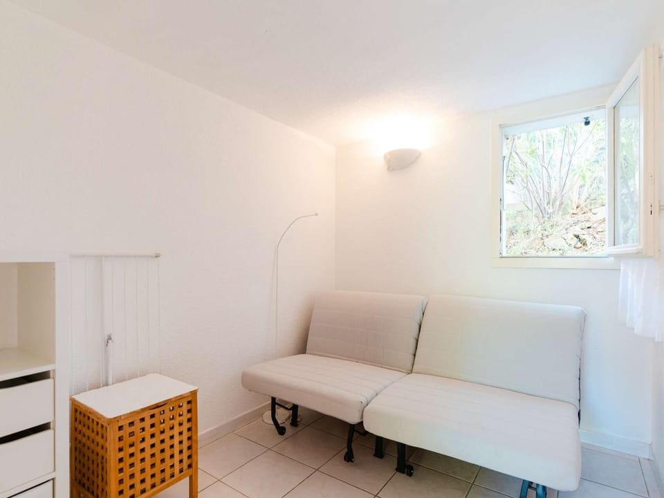 Pavillon Climatisé 3 Pièces avec Piscine, Terrasse, Parking, et Télévision - 4 Couchages - FR-1-409-3 Villa in Narbonne