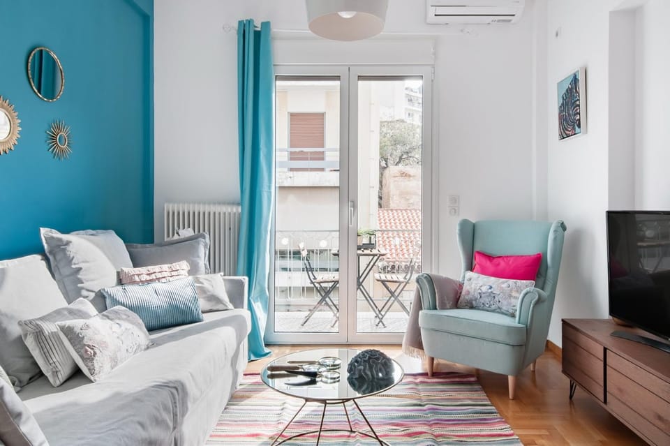TV and multimedia, Living room, Seating area, air conditioner