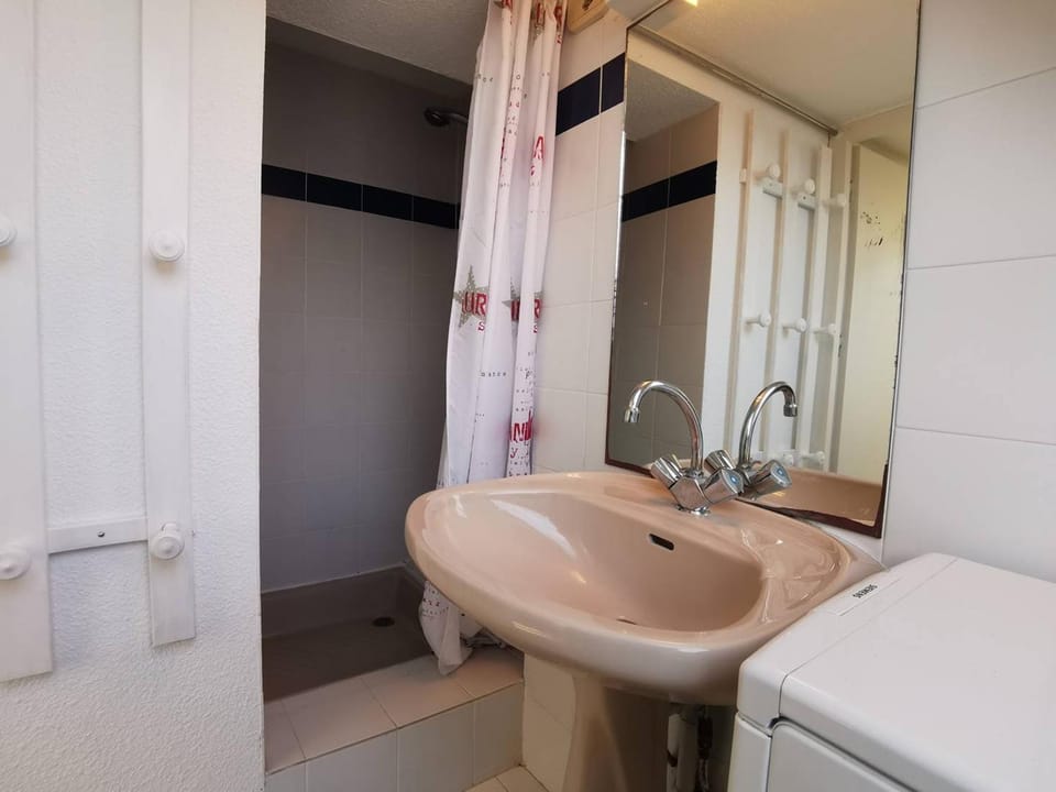 Carnac T2 cosy avec balcon, animaux admis, parking privé - FR-1-377-11 Apartment in Carnac