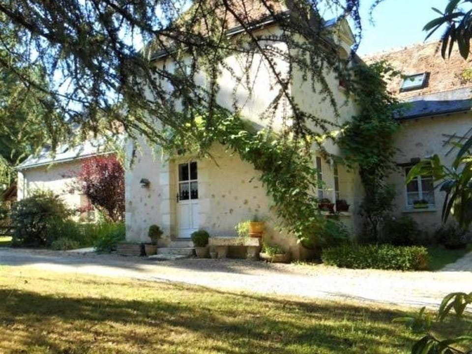 Évasion Romantique: Charmant Gîte 2 Pers., Parc Boisé, Activités & Confort Tout Inclus - FR-1-381-455 House in Centre-Val de Loire