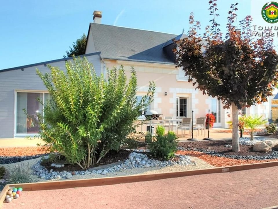Maison en Touraine avec Spa et Sauna, proche Châteaux de la Loire Country House in Centre-Val de Loire