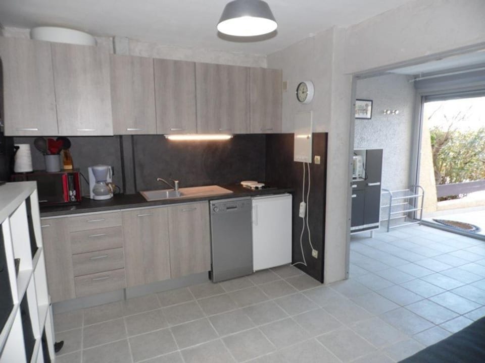 Appartement T2 cabine en RDC avec terrasse privative, parking et équipements confortables. - FR-1-326-383 Cabin in Marseillan
