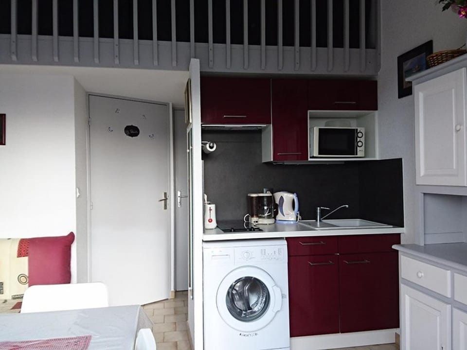 Charmant T2 Mezzanine, 4 Couchages, Clim, Terrasse, Piscine, Parking Privé - Marseillan - FR-1-326-387 Apartment in Marseillan