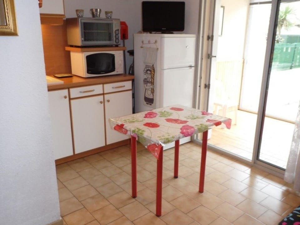 Appartement 2 pièces RDC avec Parking, Terrasse - FR-1-326-439 Apartment in Marseillan