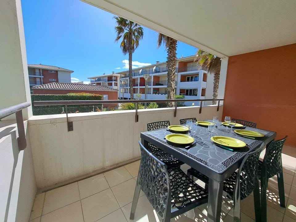Appartement T2 front de mer avec terrasse et parking privé - FR-1-326-445 Apartment in Marseillan