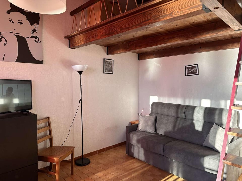 Studio rénové avec jacuzzi, terrasse et parking privé à Marseillan-Plage - FR-1-326-460 Apartment in Marseillan