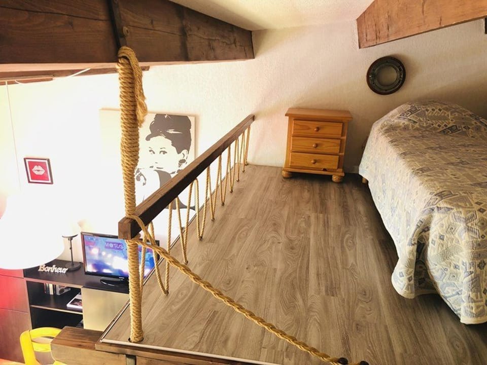Studio rénové avec jacuzzi, terrasse et parking privé à Marseillan-Plage - FR-1-326-460 Apartment in Marseillan