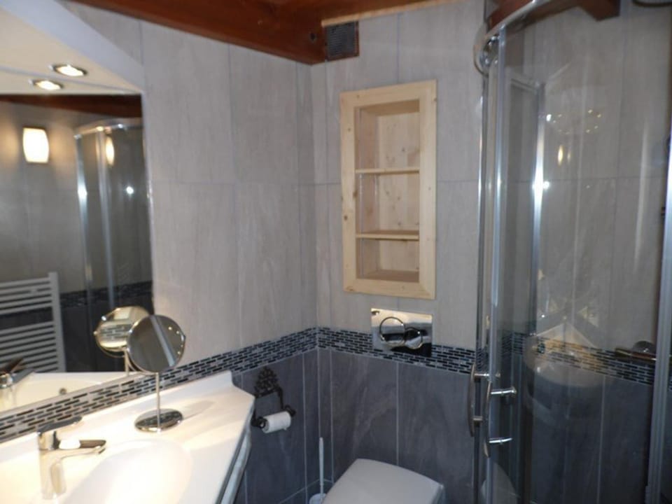 Studio rénové avec jacuzzi, terrasse et parking privé à Marseillan-Plage - FR-1-326-460 Apartment in Marseillan