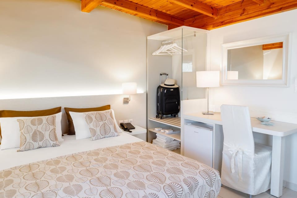 Property building, View (from property/room), Photo of the whole room, Decorative detail, Decorative detail, Landmark view, Landmark view, Area and facilities, furniture
