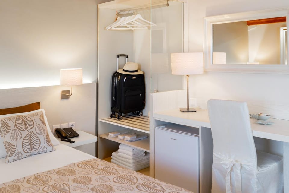 View (from property/room), Photo of the whole room, Area and facilities, furniture, minibar, wardrobe, acessibility