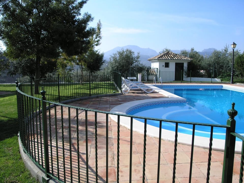 Swimming pool, Swimming pool, young children