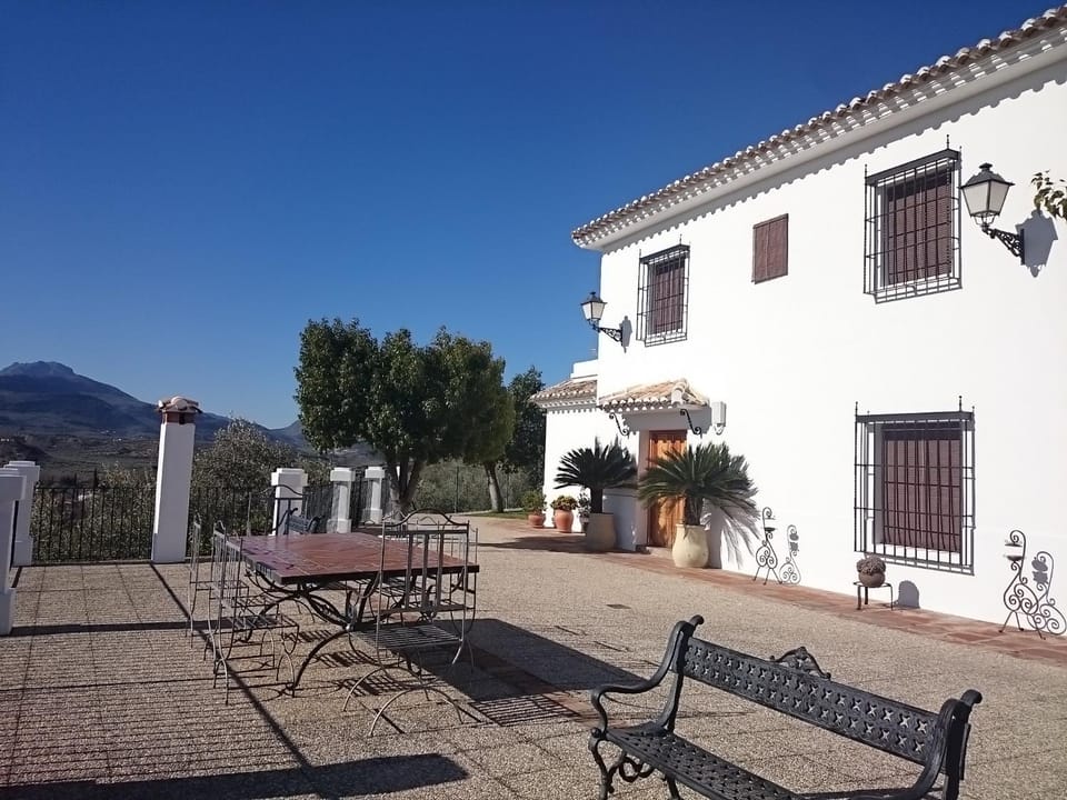 Facade/entrance, Off site, Summer, Breakfast