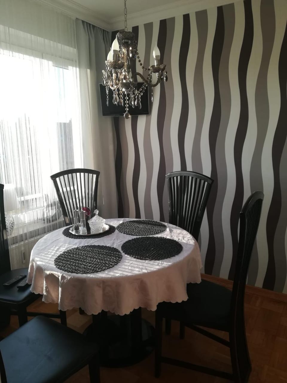 Seating area, Dining area