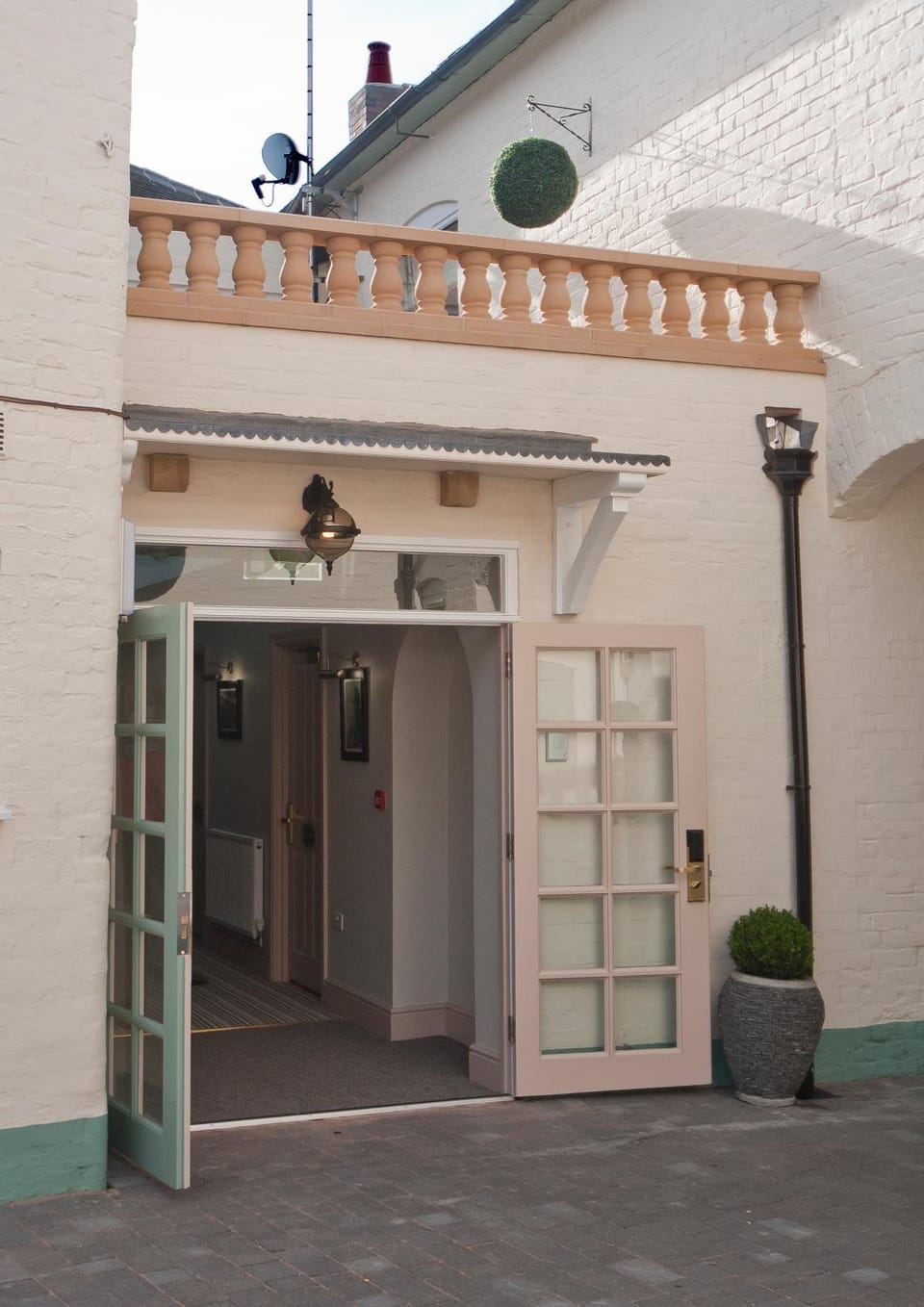 Facade/entrance
