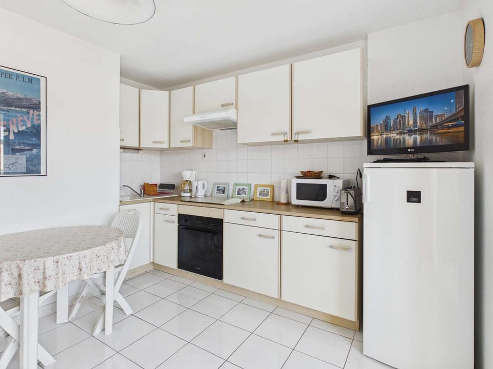 Appartement 2 pièces avec piscine et parking - FR-1-326-478 Apartment in Marseillan