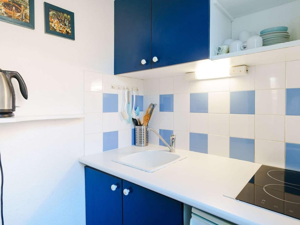 Villa 3 pièces avec piscine, terrasse et parking privé - 4 personnes, animaux acceptés - FR-1-409-20 Villa in Gruissan