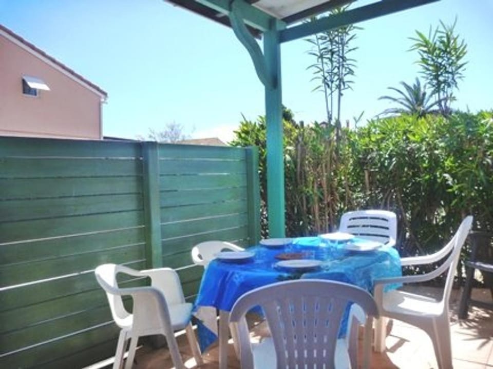 Charmante maison proche plage avec parking privé et terrasse - FR-1-387-84 Apartment in Marseillan