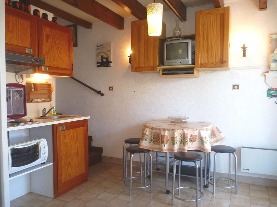 Charmante maison proche plage avec parking privé et terrasse - FR-1-387-84 Apartment in Marseillan