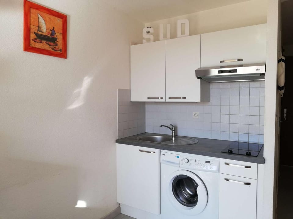 Studio Cabine 4 Pers avec Véranda et Parking Privé – Proche Quai de Plaisance à Marseillan - FR-1-326-489 Cabin in Marseillan