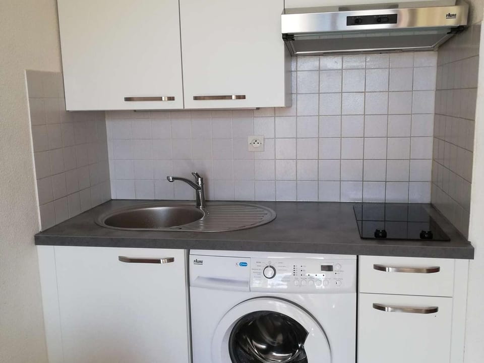Studio Cabine 4 Pers avec Véranda et Parking Privé – Proche Quai de Plaisance à Marseillan - FR-1-326-489 Cabin in Marseillan
