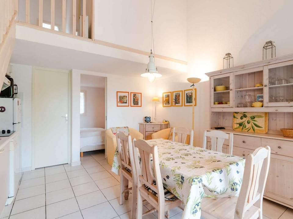 Villa T3 Mezzanine avec Piscine, Terrasse et Parking Privé, 5 min de la Plage - Narbonne - FR-1-409-37 Villa in Narbonne