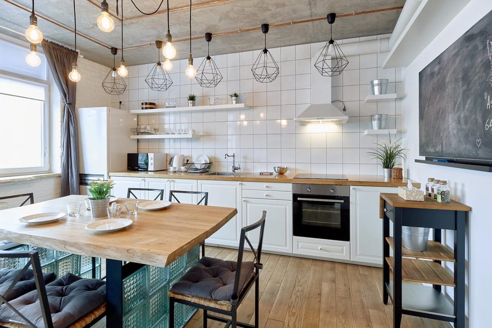 Kitchen or kitchenette, Dining area