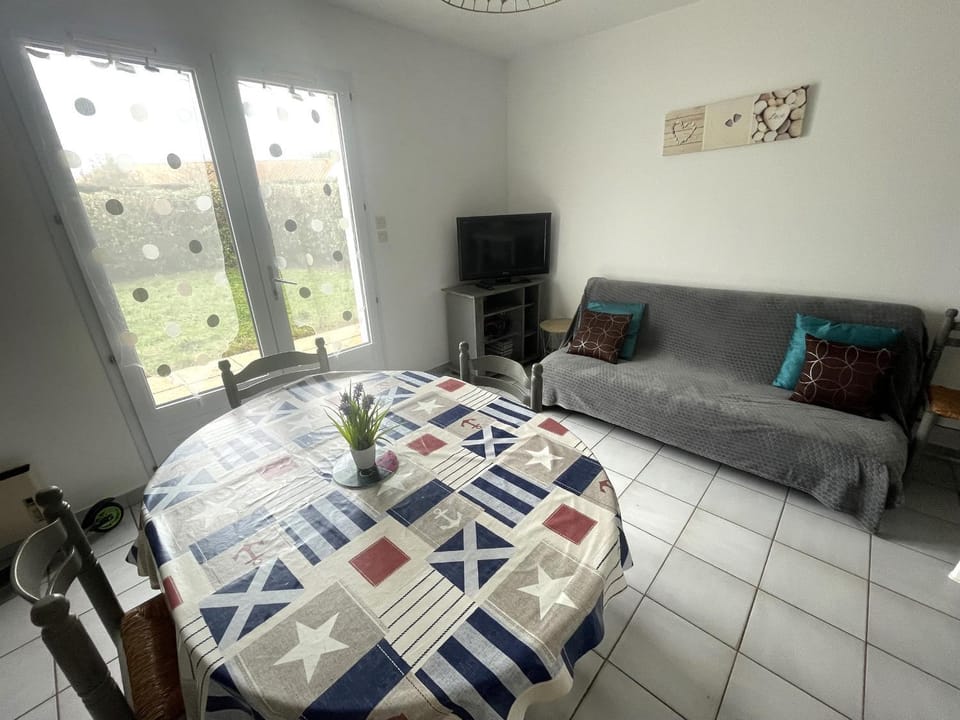 Maison avec Jardin, 900m Plage, 2 Chambres, Parking Inclus, Animaux Acceptés - La Tranche-sur-Mer - FR-1-22-173 House in La Tranche-sur-Mer