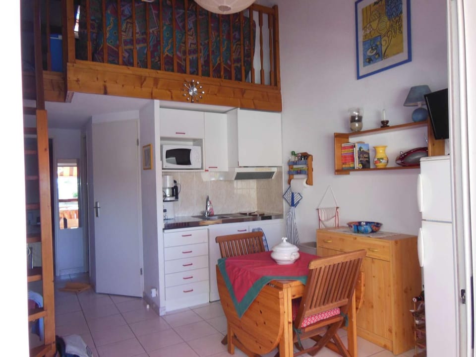 Appartement 2 Pièces Mezzanine avec Piscine et Parking, 4 Couchages - FR-1-326-514 Apartment in Marseillan