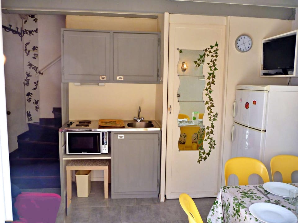 Charmante Maisonnette avec Piscine près de la Plage, Parking, et Animaux Acceptés - FR-1-387-103 Apartment in Marseillan