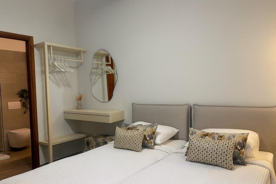 Bed, Photo of the whole room, wardrobe