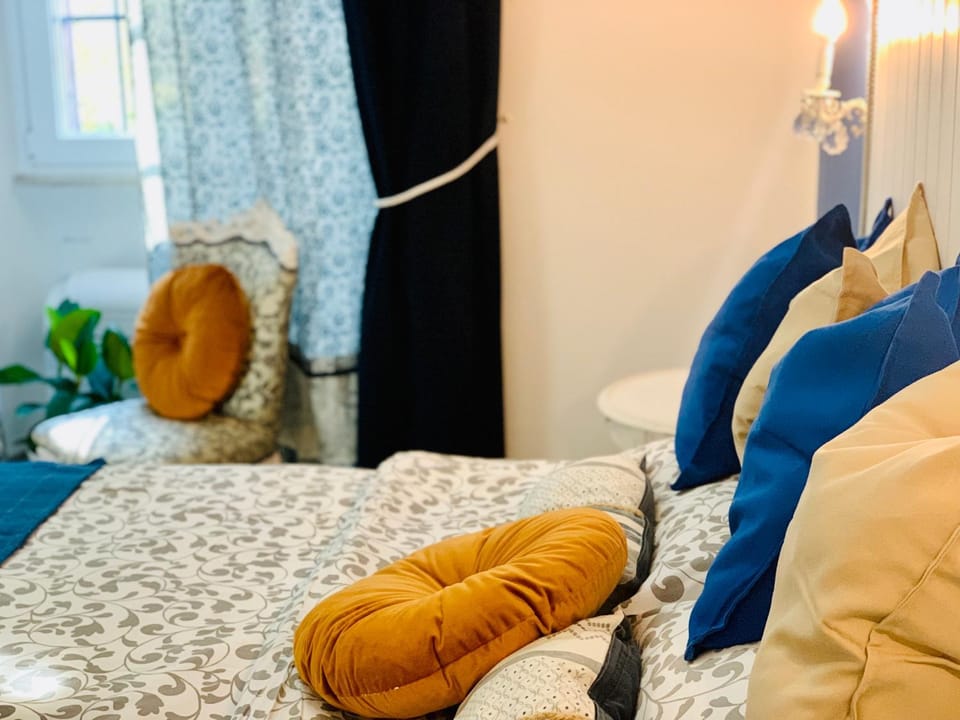 Bed, Decorative detail, Bedroom, Family